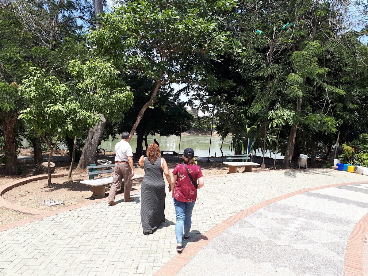 Parqueadero y Cafeteria La 33