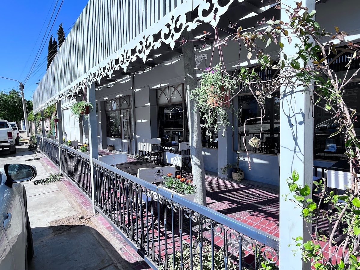Pascale Café & Restó