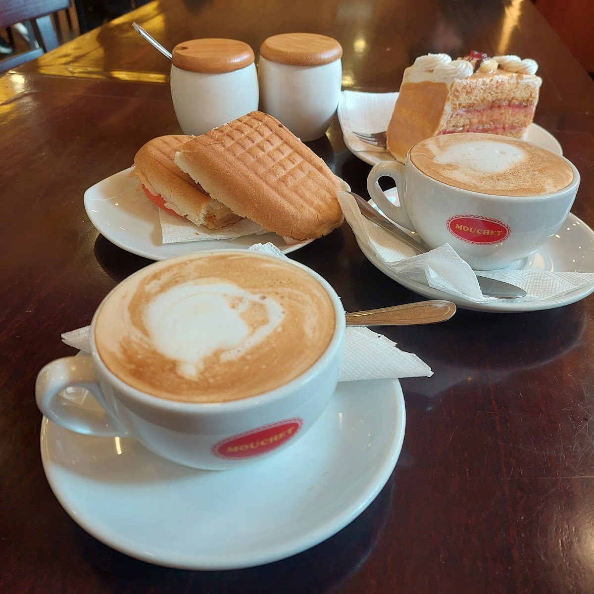 Pasteleria y Cafeteria Mouchet