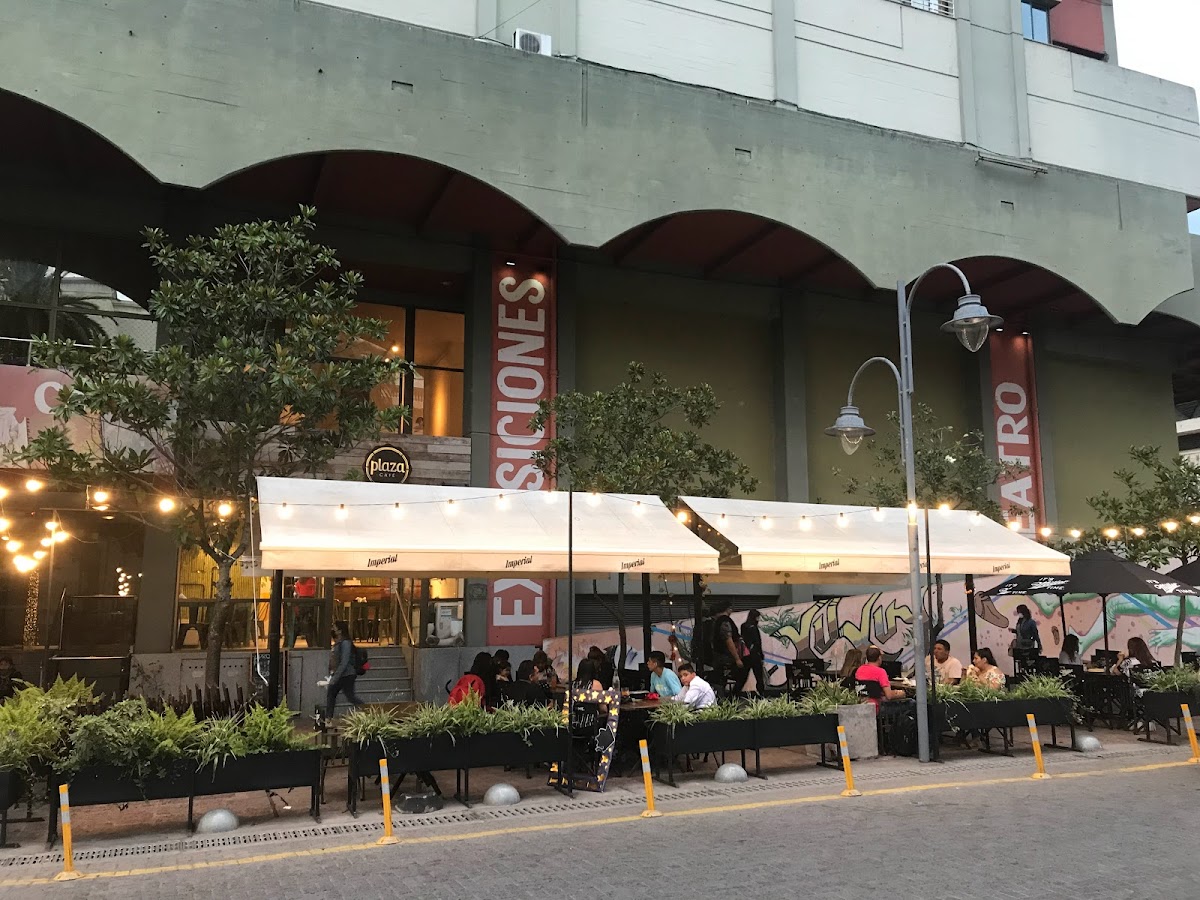 Plaza Café & Resto