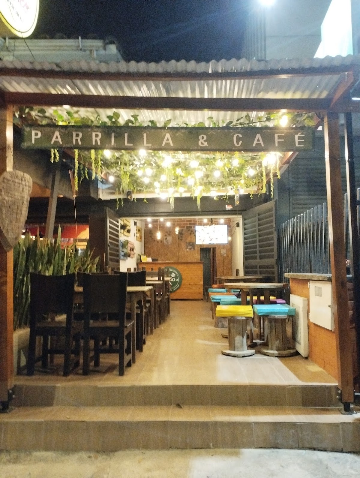 SAMUORA Grill &Cofee