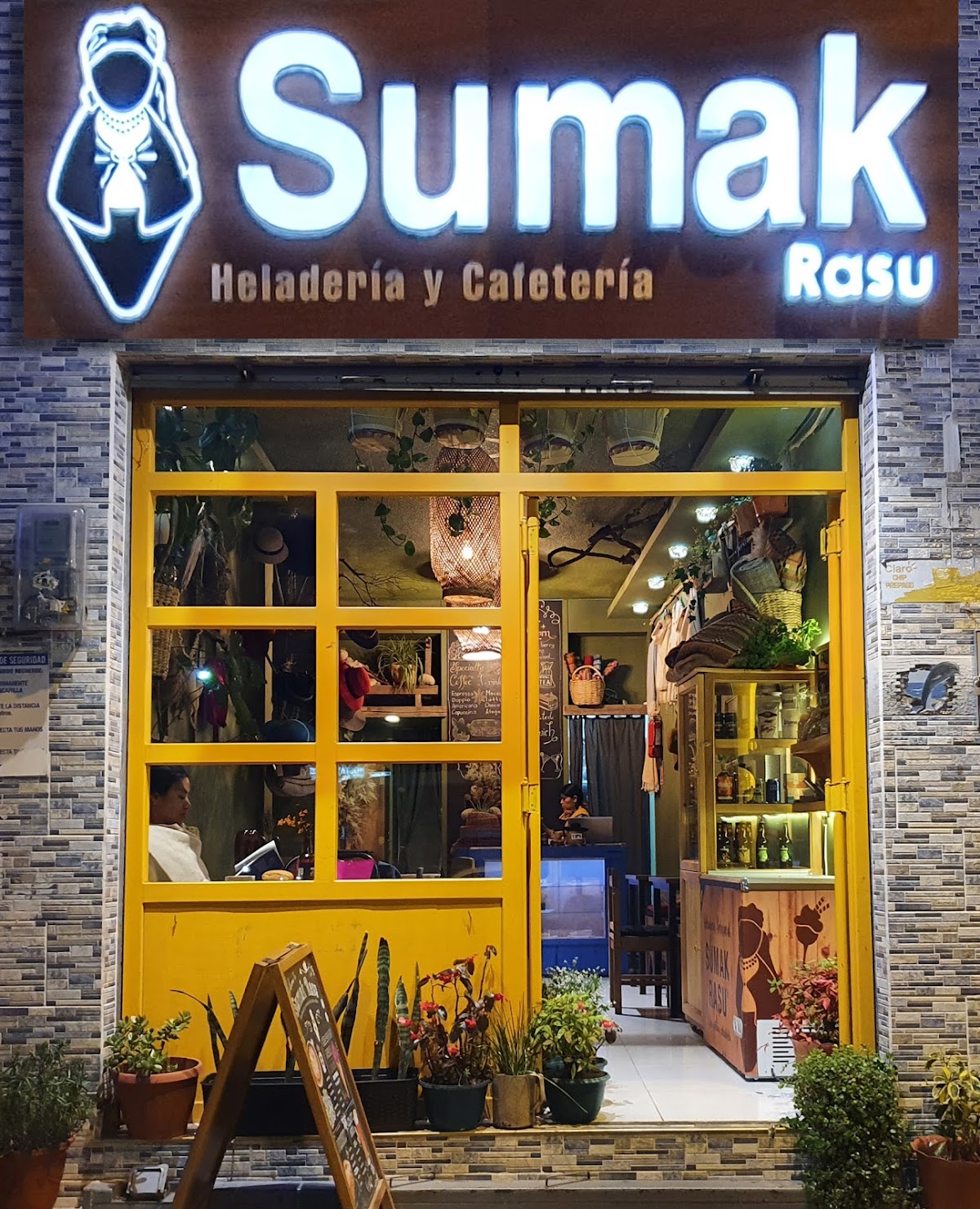 SUMAK RASU (Handmade ice cream & Specialty coffee)