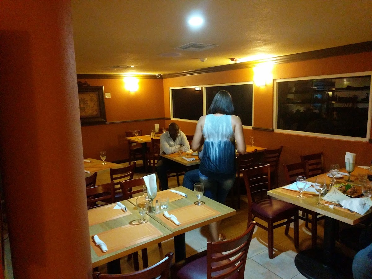 Sol Y Luna Restaurant & lounge