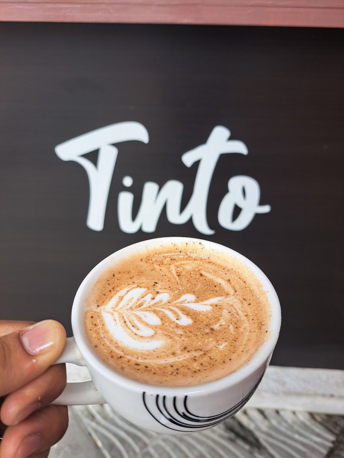 Tinto cafe postres y pan