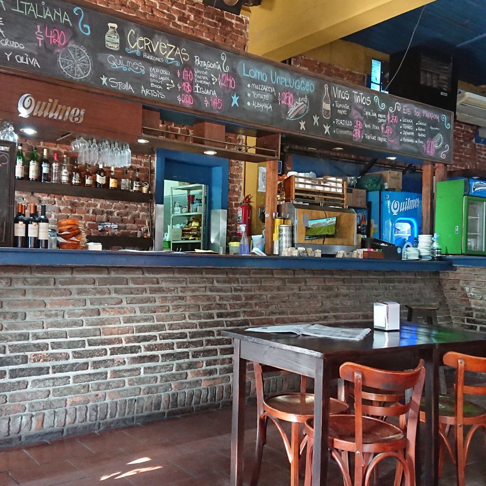UNPLUGGED CAFÉ BAR