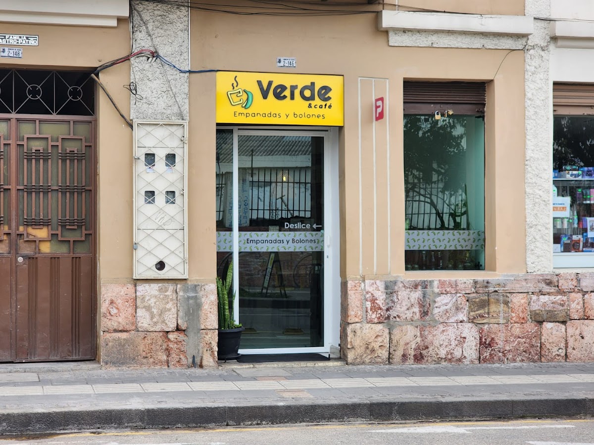 Verde & Café, empanadas y bolones