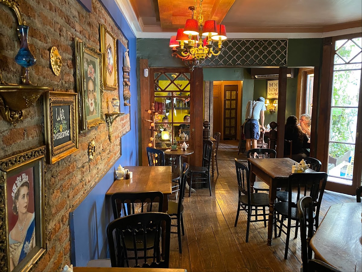 Wonderland Café