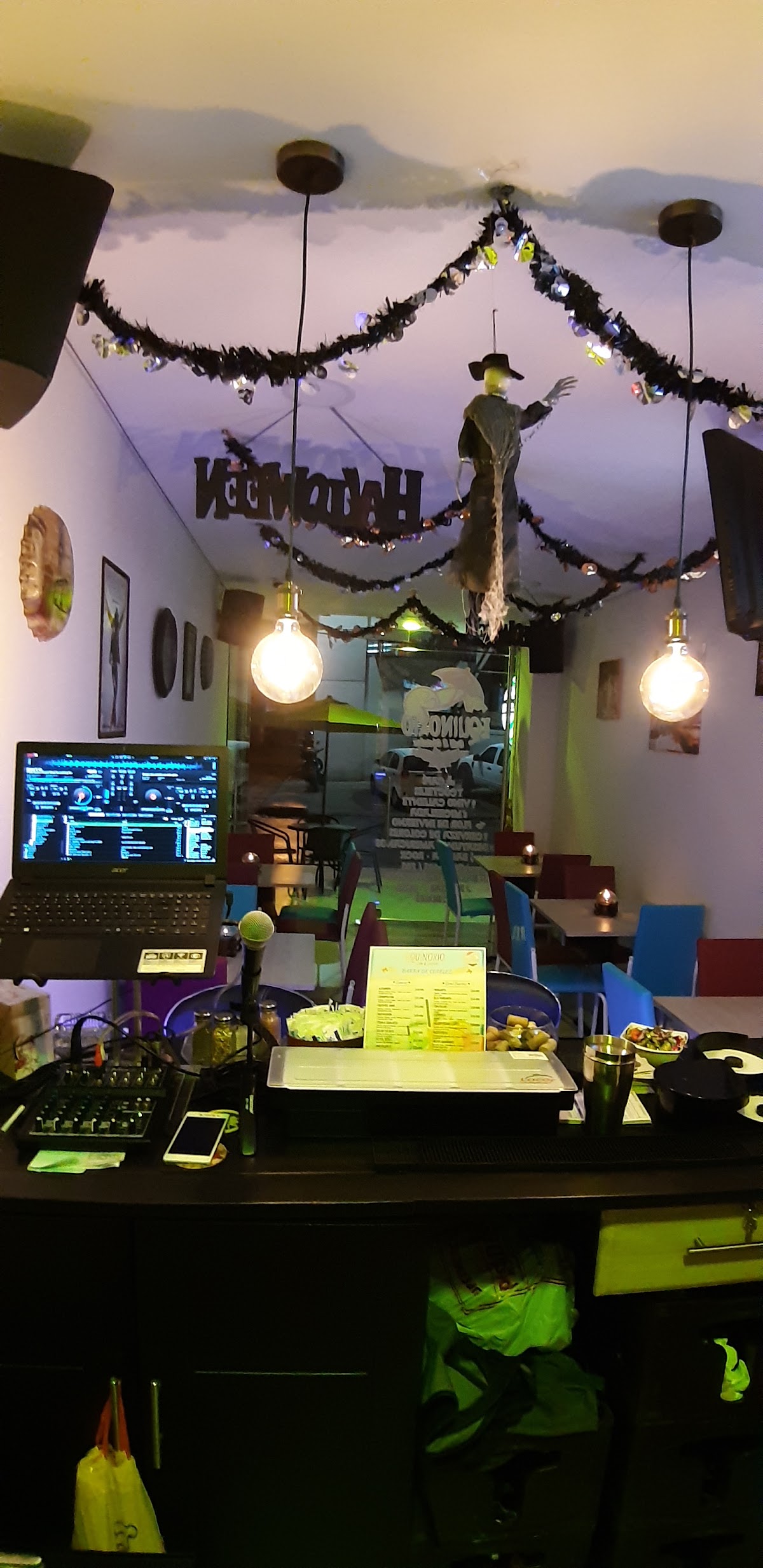 equinoxio cafe y cocteles